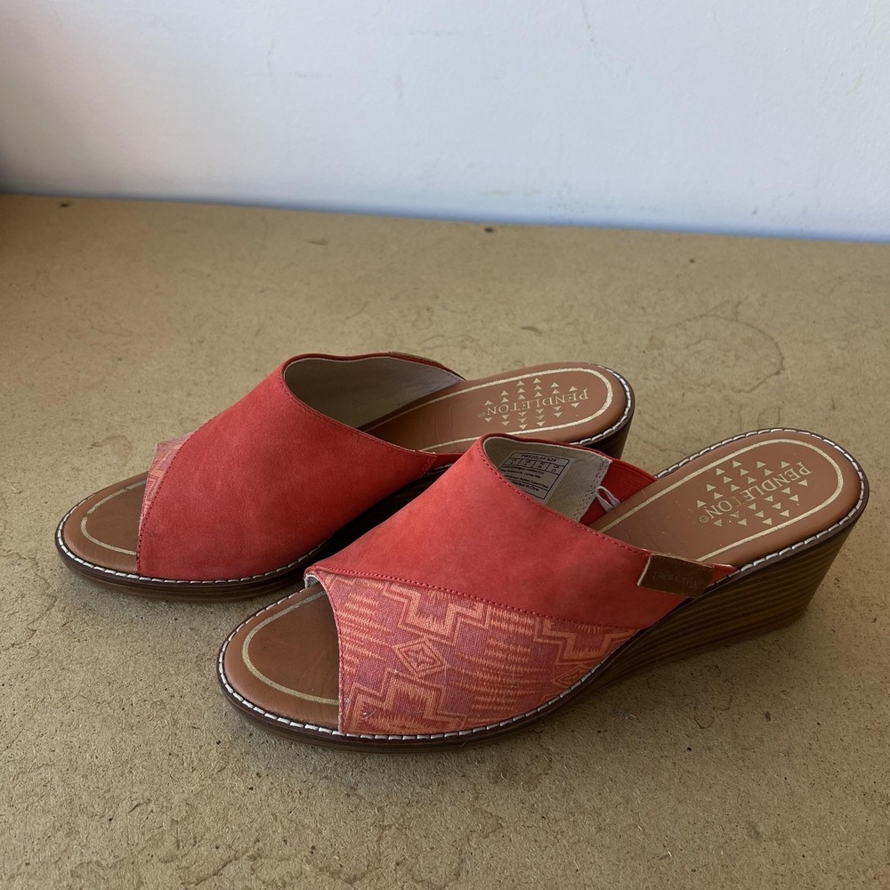 Pendleton Sandals Womens Size 8 Red Suede Wedge Slides Open Toe Jacquard Mules